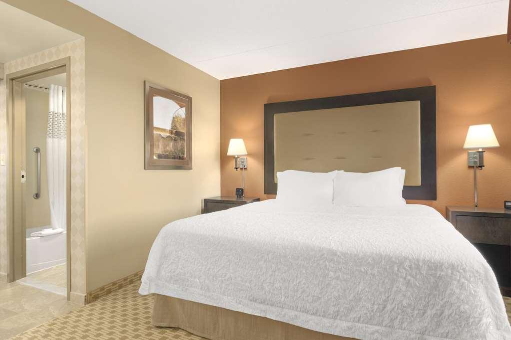 Hampton Inn & Suites Herndon-Reston Стая снимка