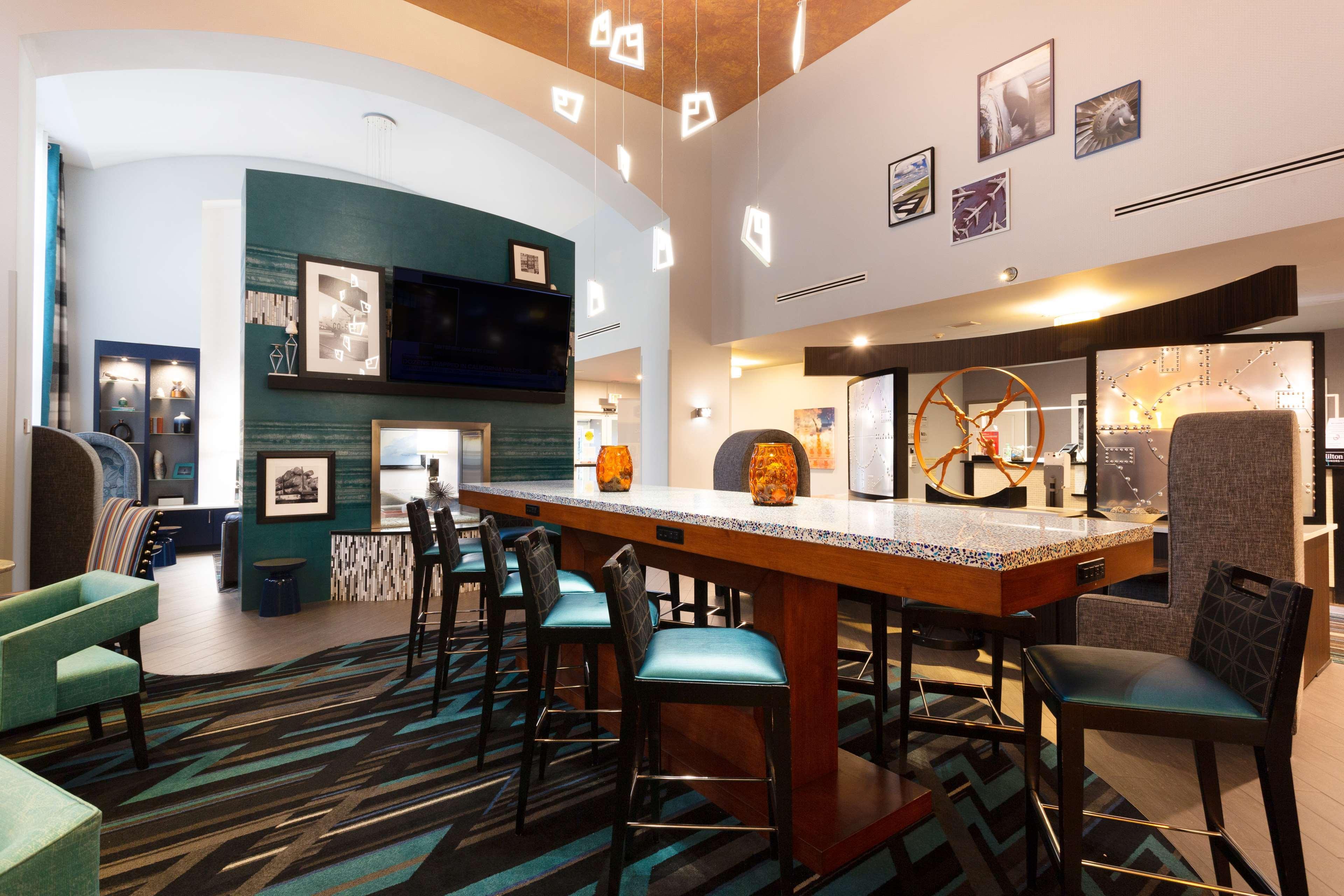 Hampton Inn & Suites Herndon-Reston Екстериор снимка