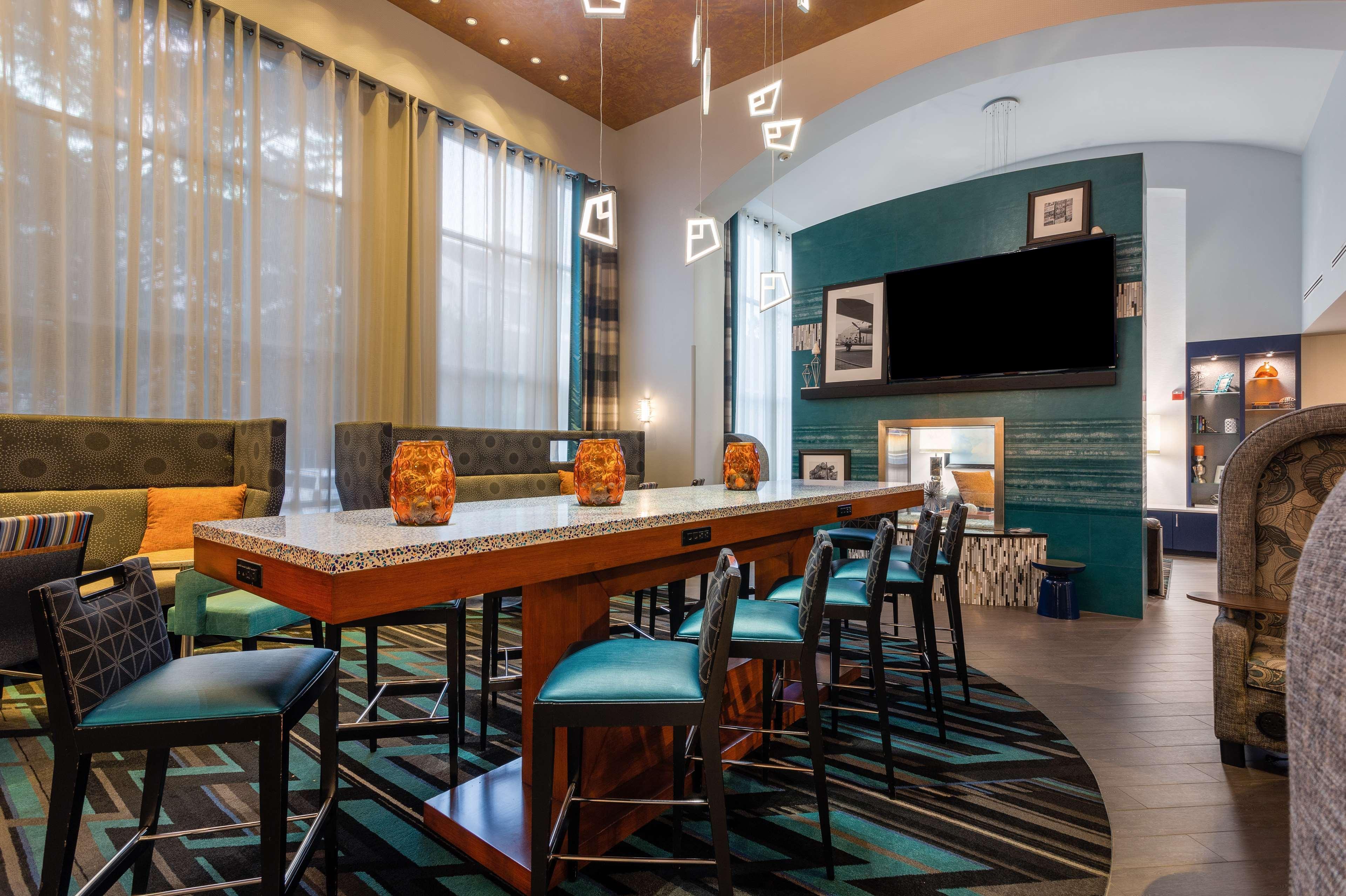 Hampton Inn & Suites Herndon-Reston Екстериор снимка