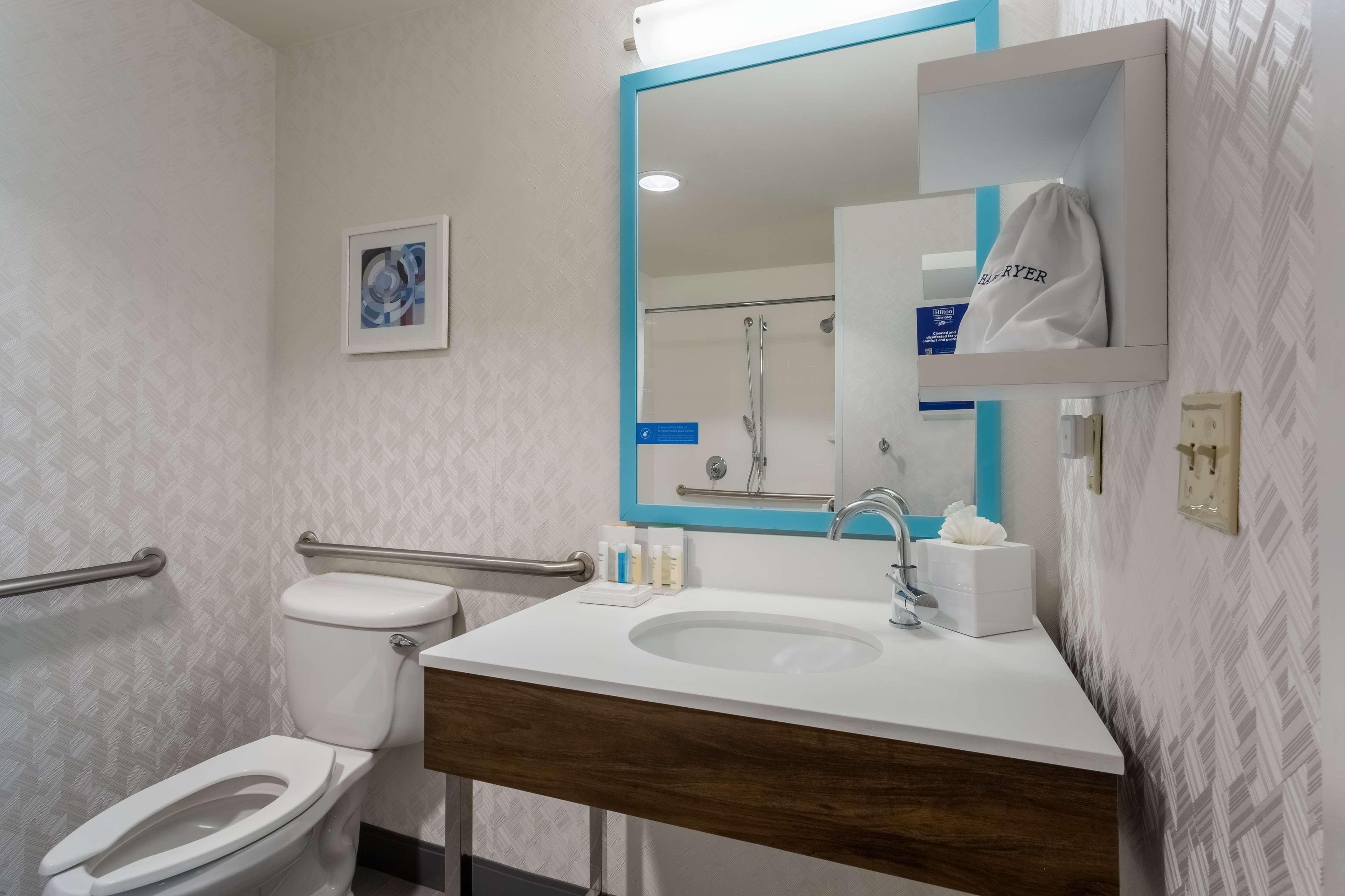 Hampton Inn & Suites Herndon-Reston Екстериор снимка
