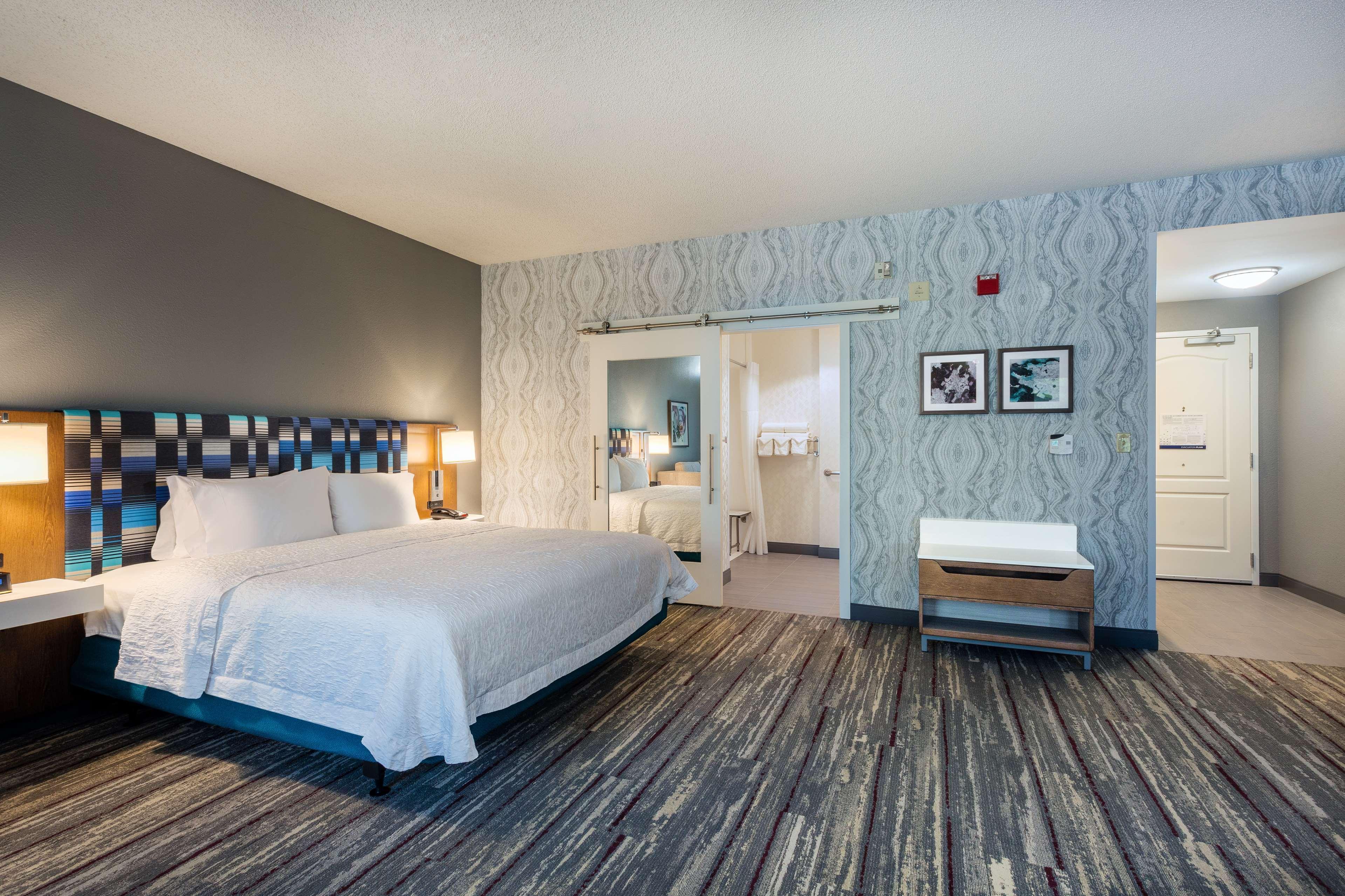 Hampton Inn & Suites Herndon-Reston Екстериор снимка