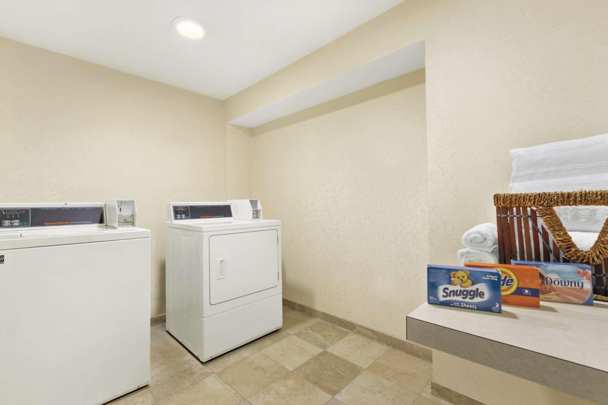 Hampton Inn & Suites Herndon-Reston Екстериор снимка