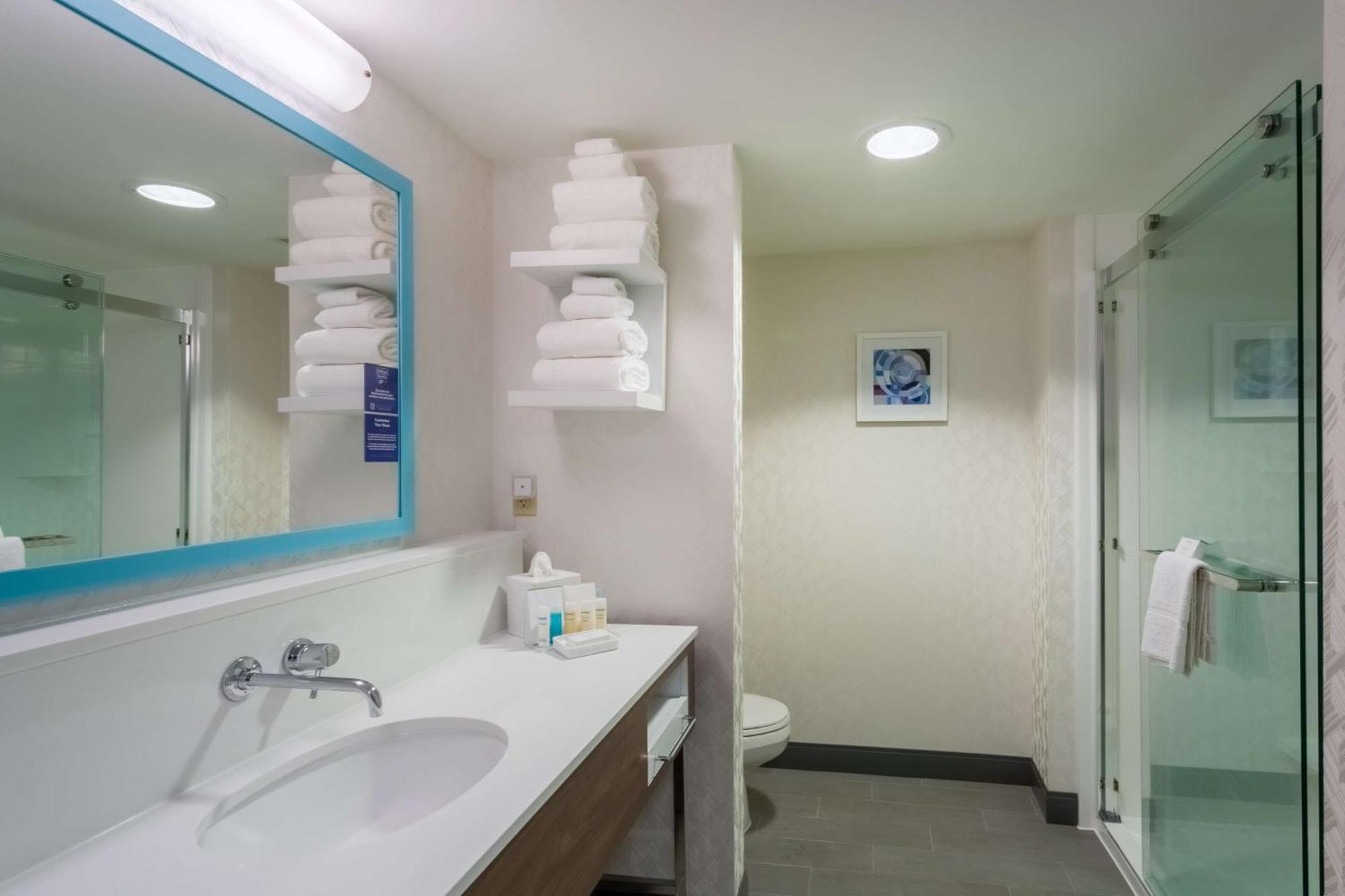 Hampton Inn & Suites Herndon-Reston Екстериор снимка