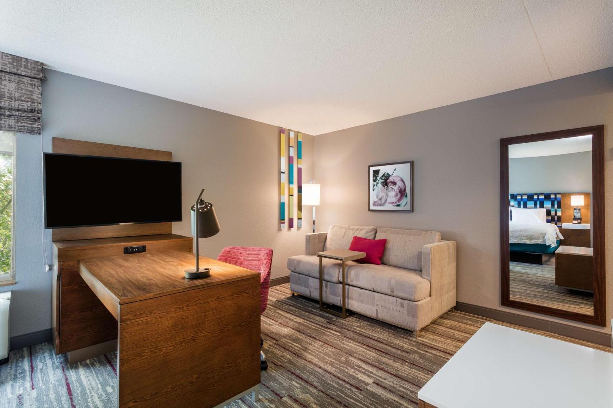 Hampton Inn & Suites Herndon-Reston Екстериор снимка