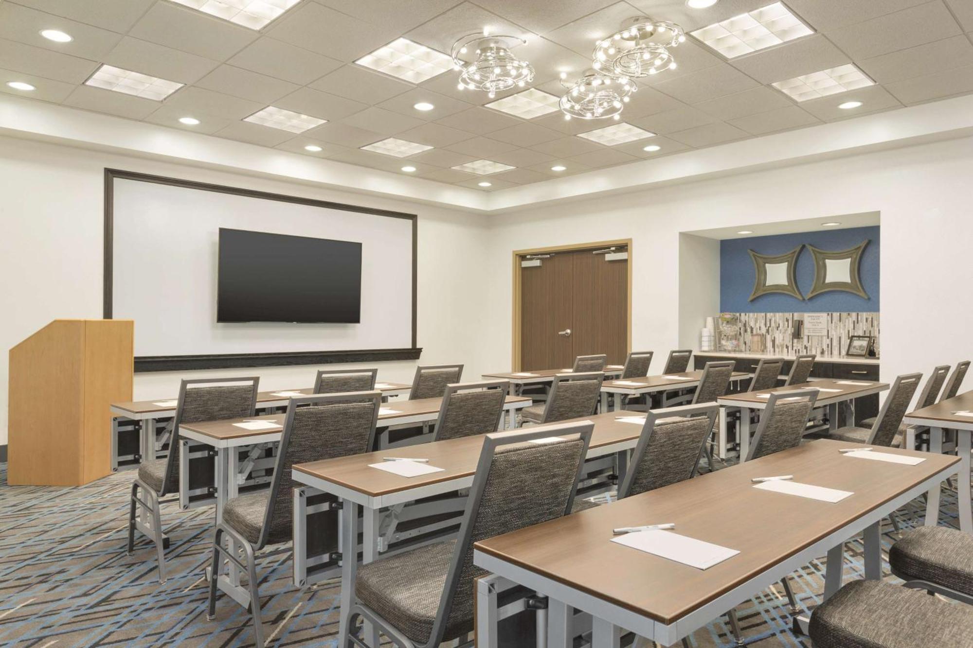 Hampton Inn & Suites Herndon-Reston Екстериор снимка
