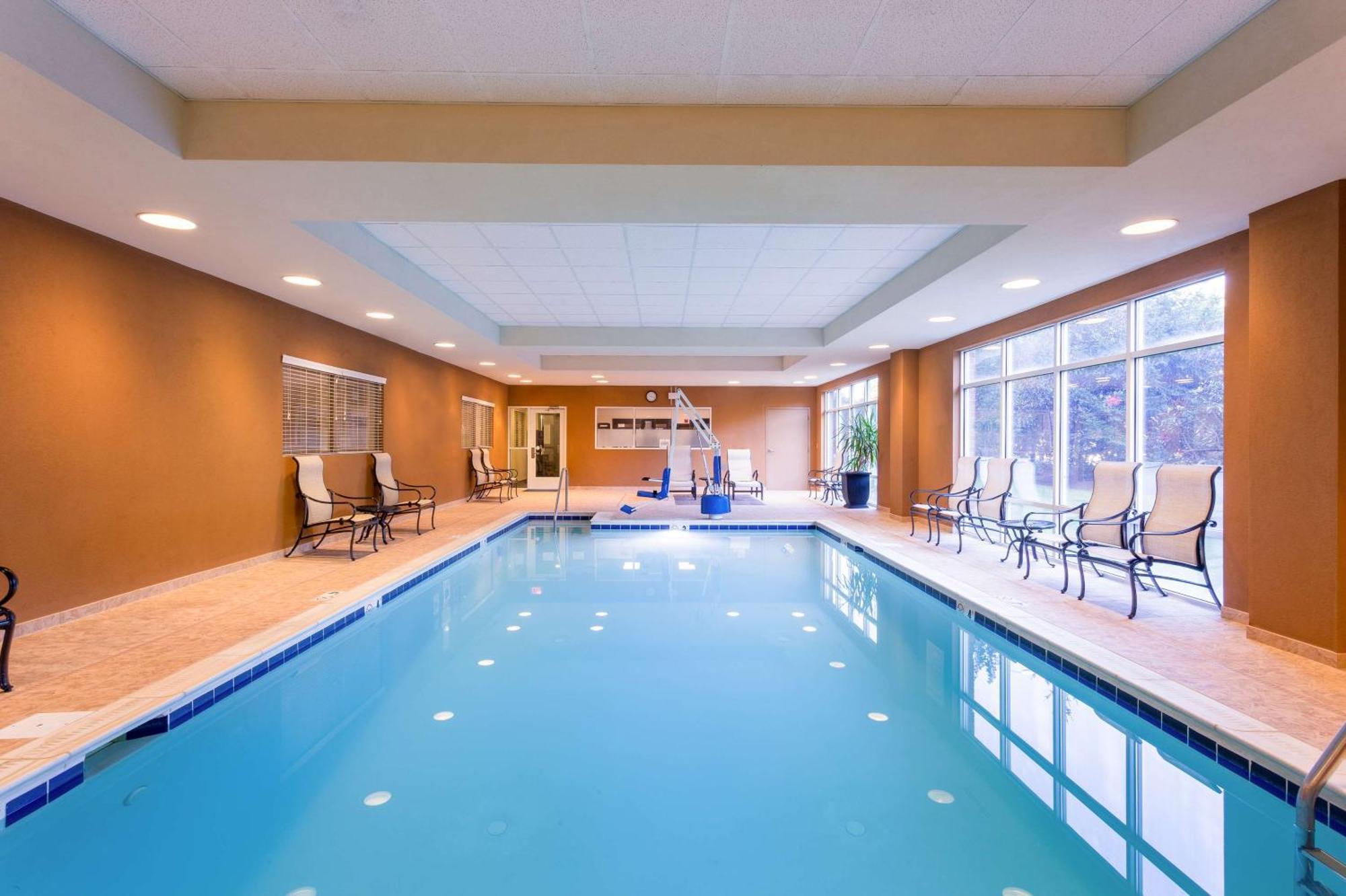 Hampton Inn & Suites Herndon-Reston Екстериор снимка