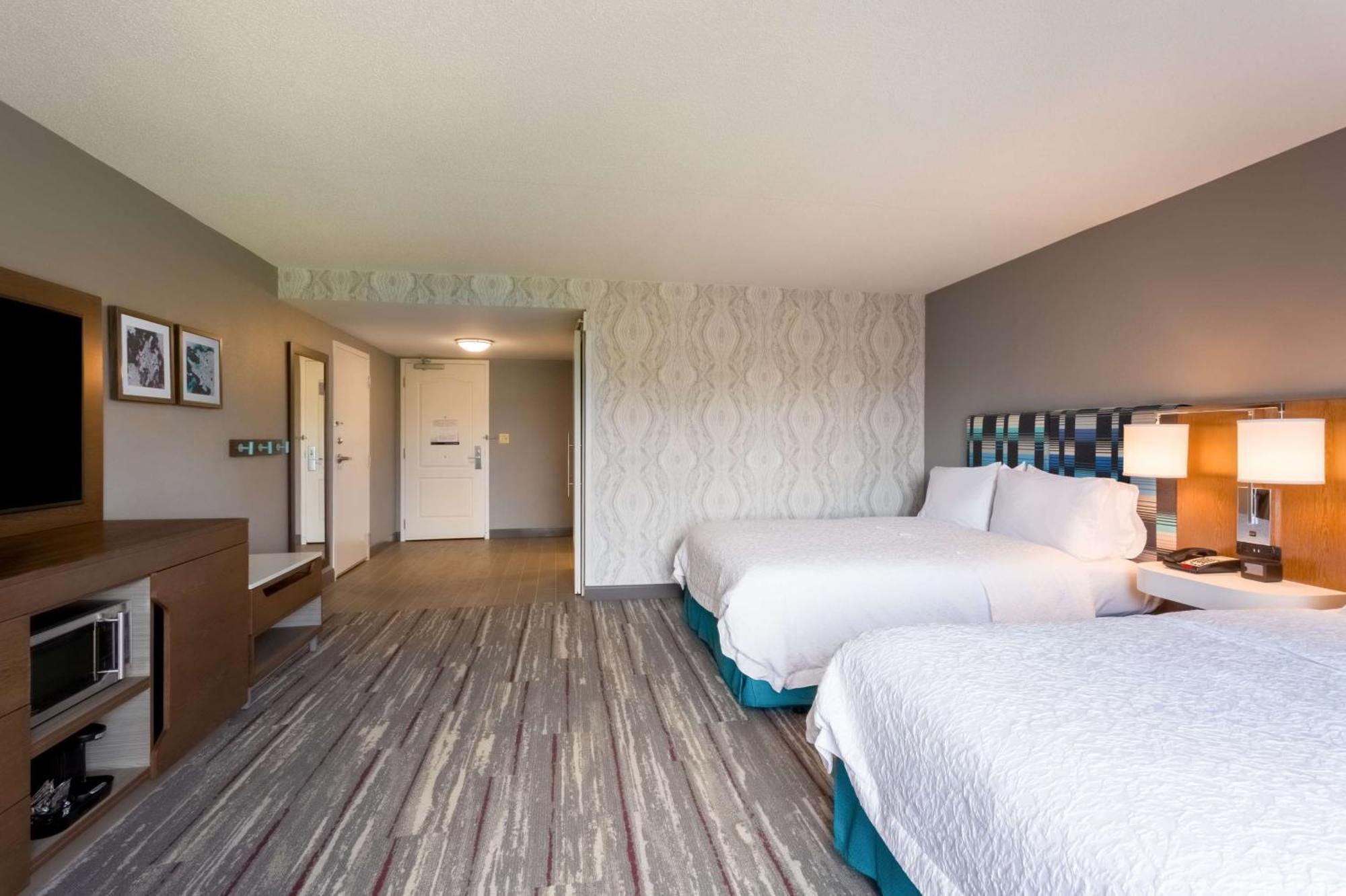 Hampton Inn & Suites Herndon-Reston Екстериор снимка