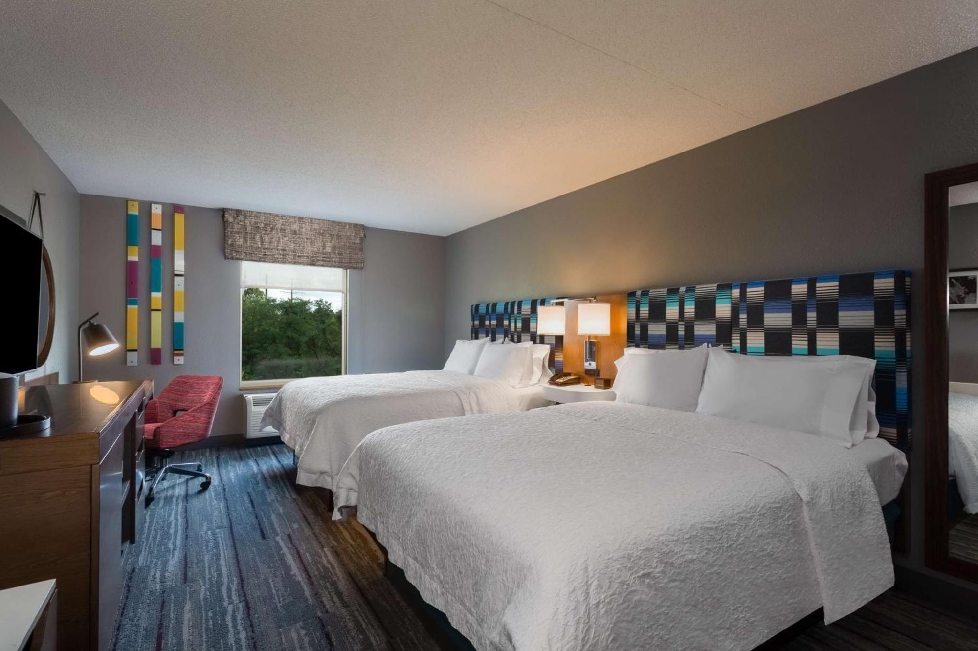Hampton Inn & Suites Herndon-Reston Екстериор снимка