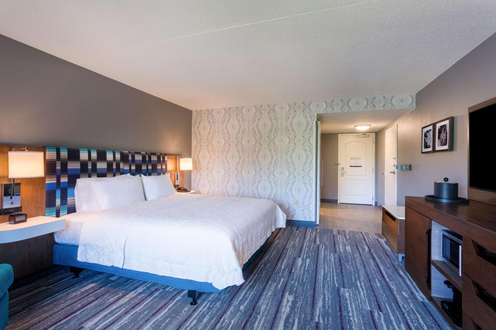 Hampton Inn & Suites Herndon-Reston Екстериор снимка