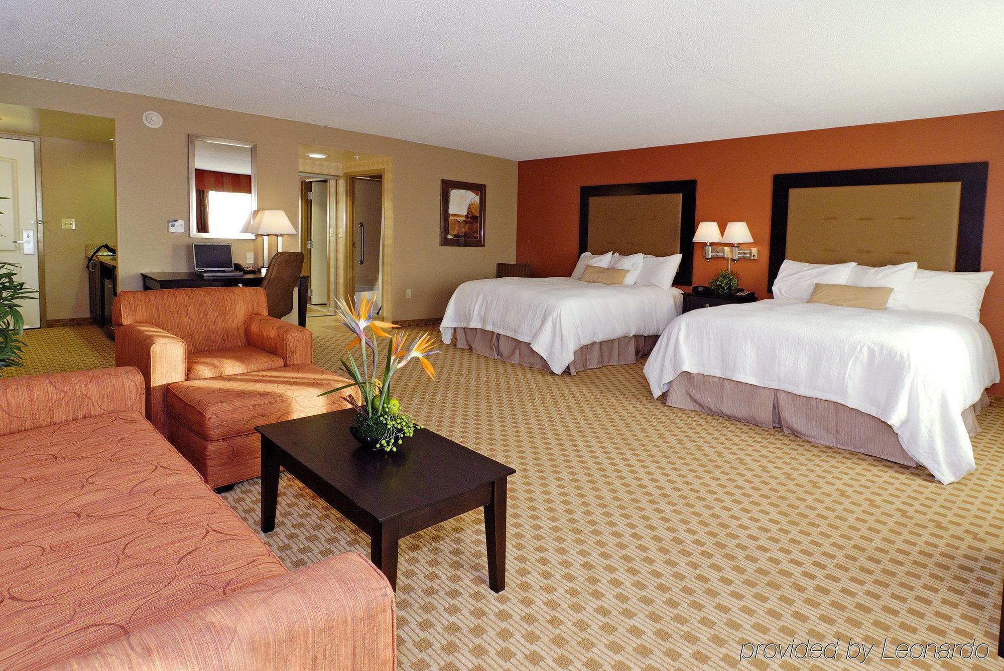 Hampton Inn & Suites Herndon-Reston Екстериор снимка
