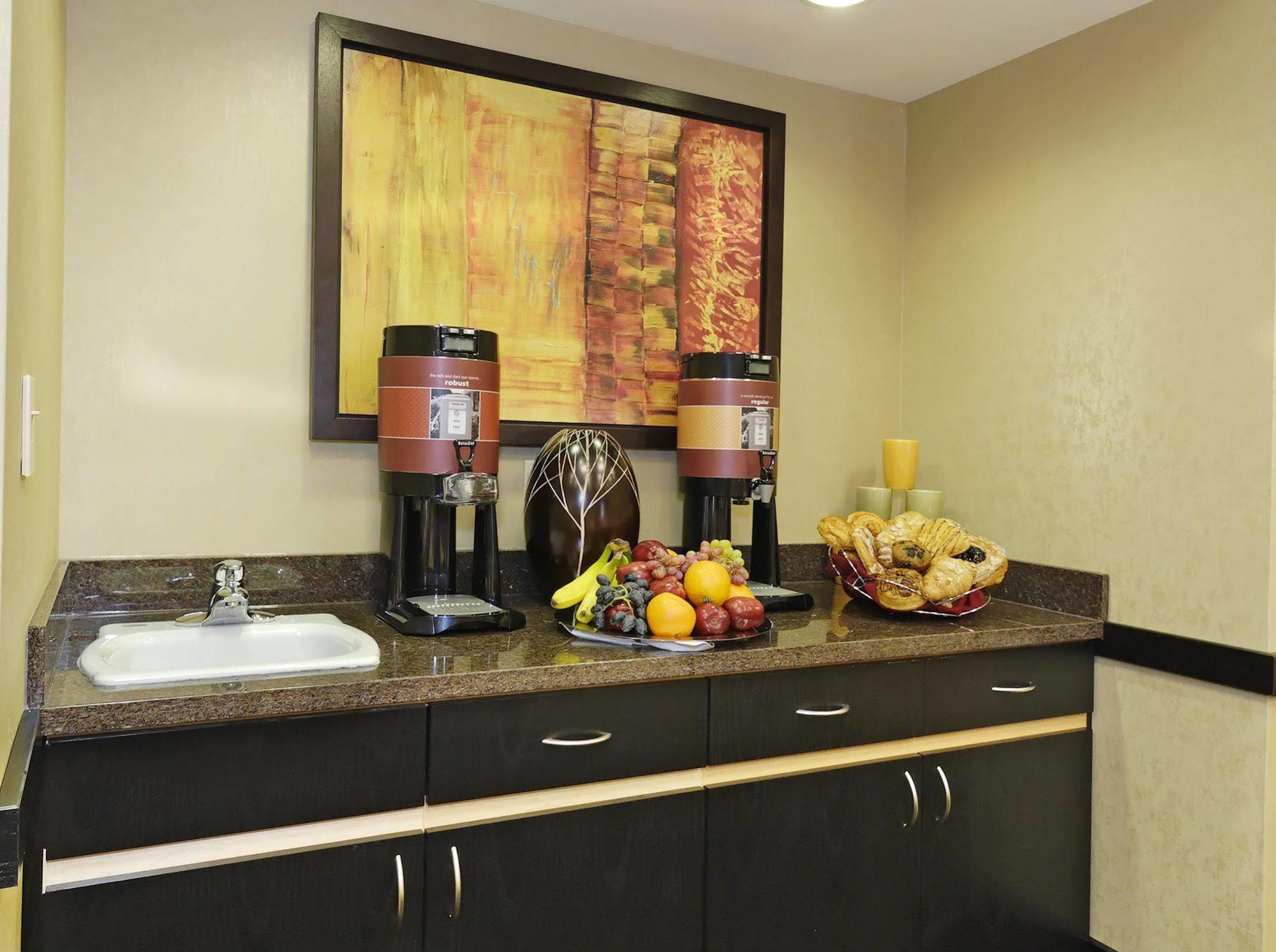 Hampton Inn & Suites Herndon-Reston Стая снимка