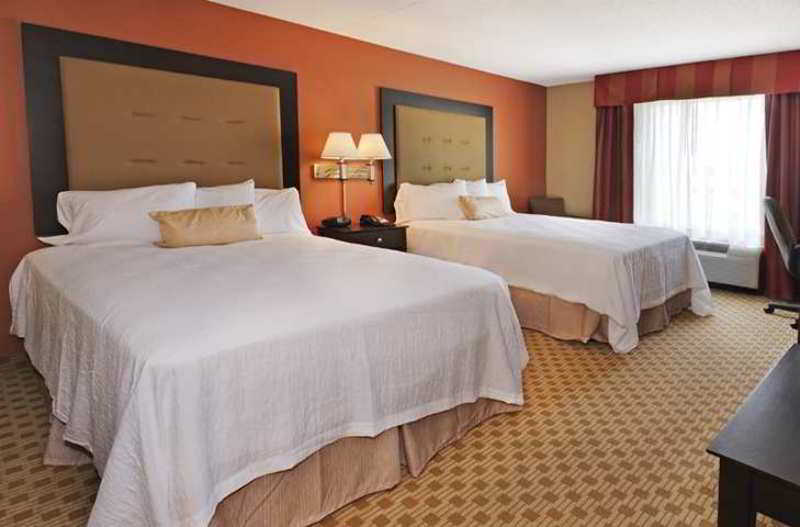 Hampton Inn & Suites Herndon-Reston Стая снимка